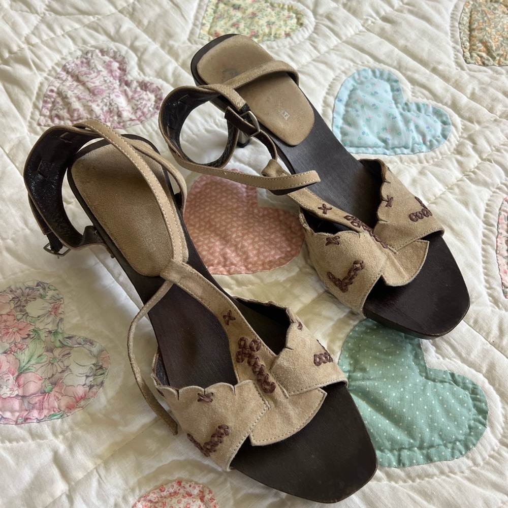 Stephane Kelian Women Tan and Brown Suede Kitten Heels US 8 Vintage 90’s chic